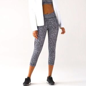 lululemon high-rise sole training legging, daisy dust alpine white & black sz 4